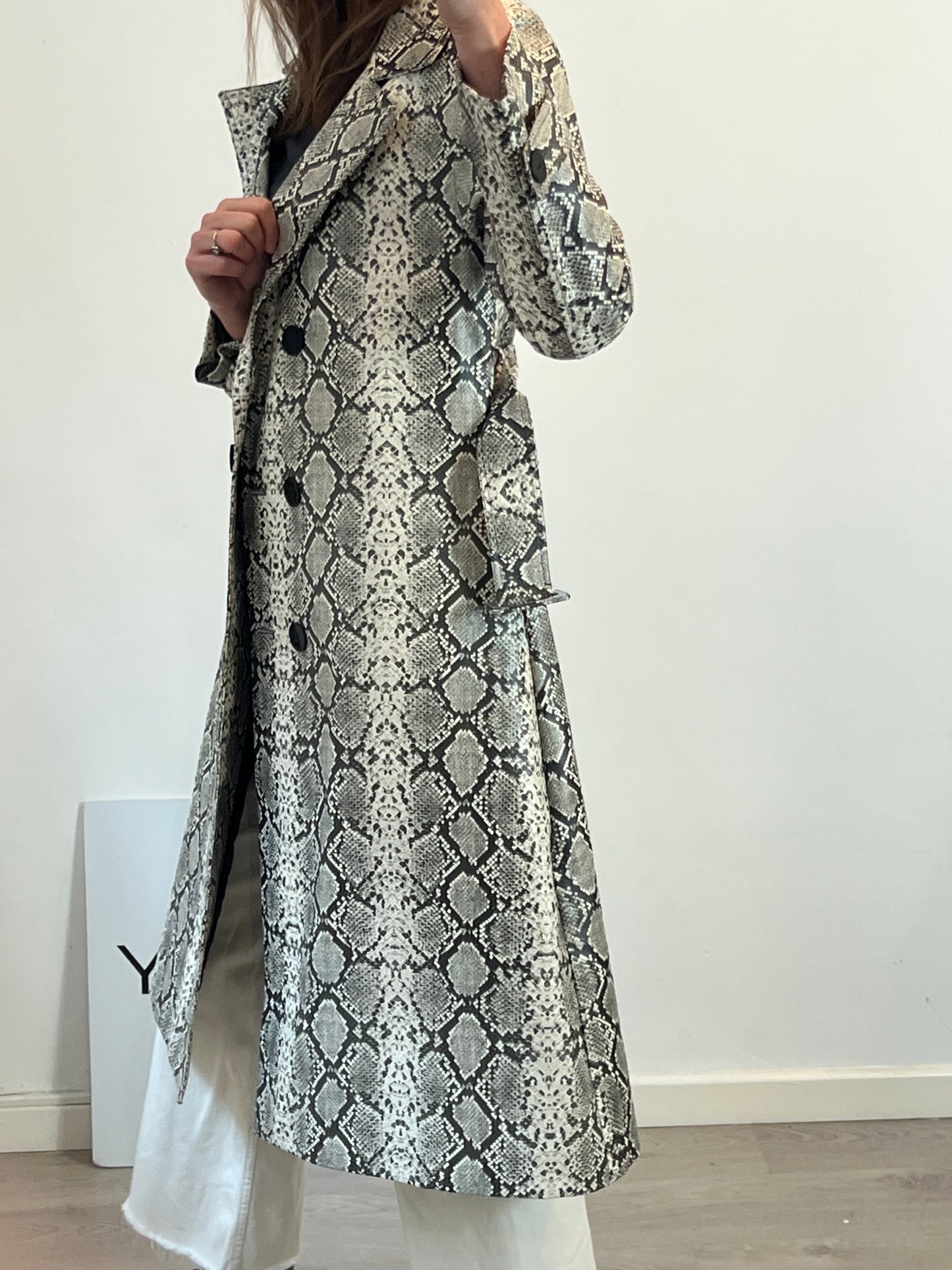 MAGNET. Animal print trench coat Ts