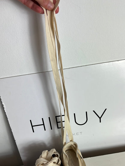 BRYAN STEPWISE . Beige espadrilles with straps S.37