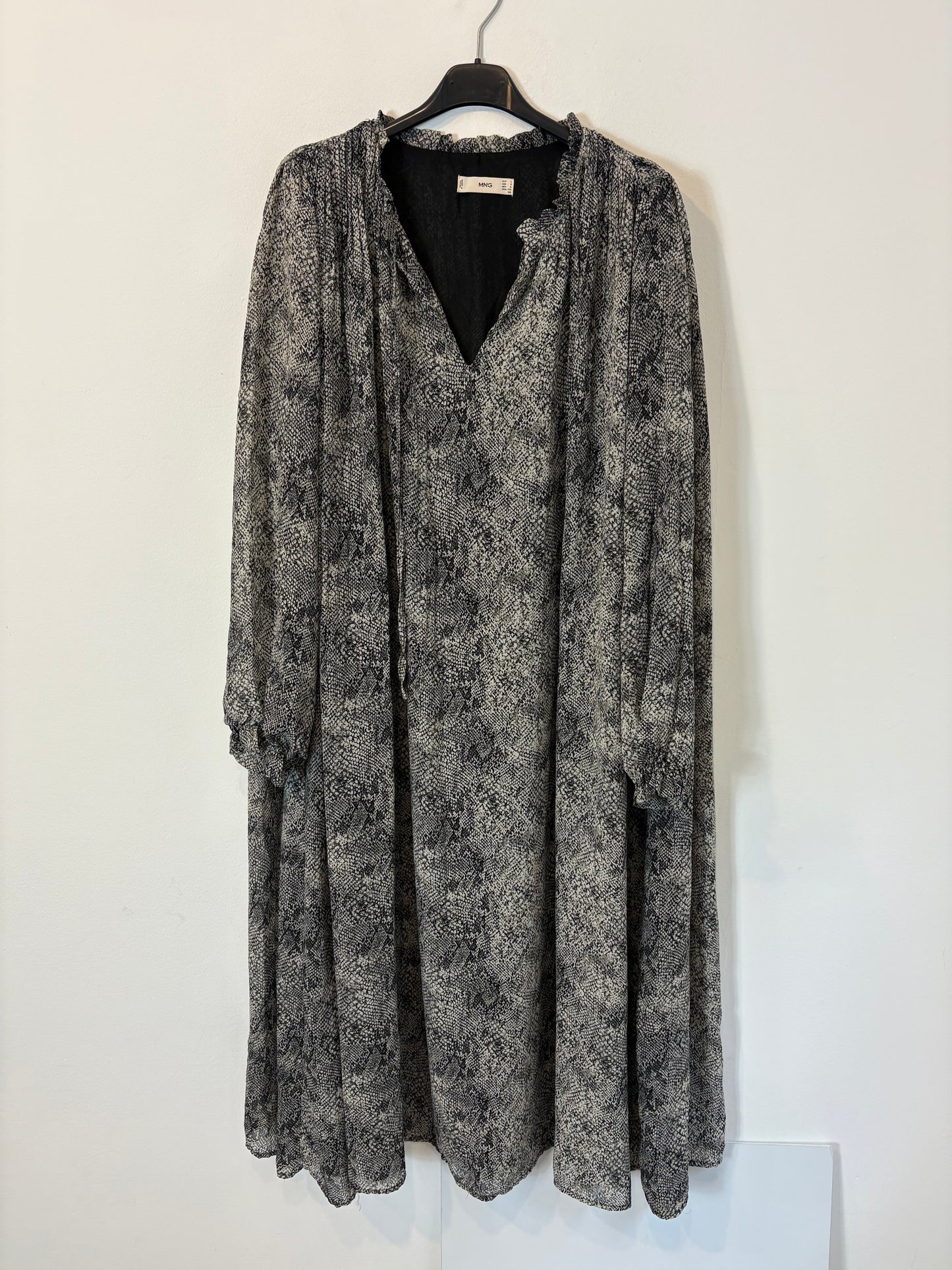 MANGO. Vestido midi snake print. T L