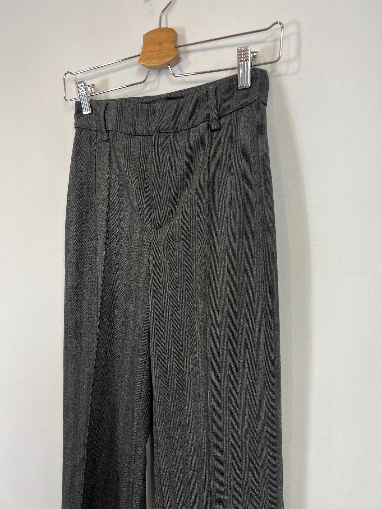 MANGO. Pantalón rayas ancho T.32