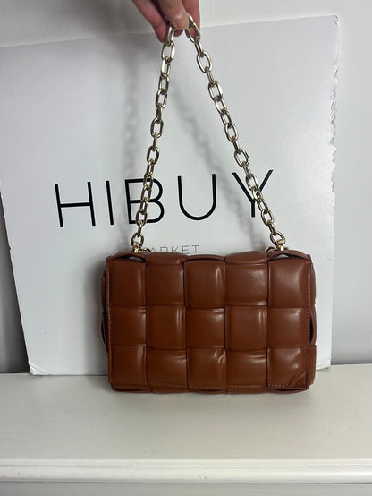 OTRAS. Bolso marrón acolchado