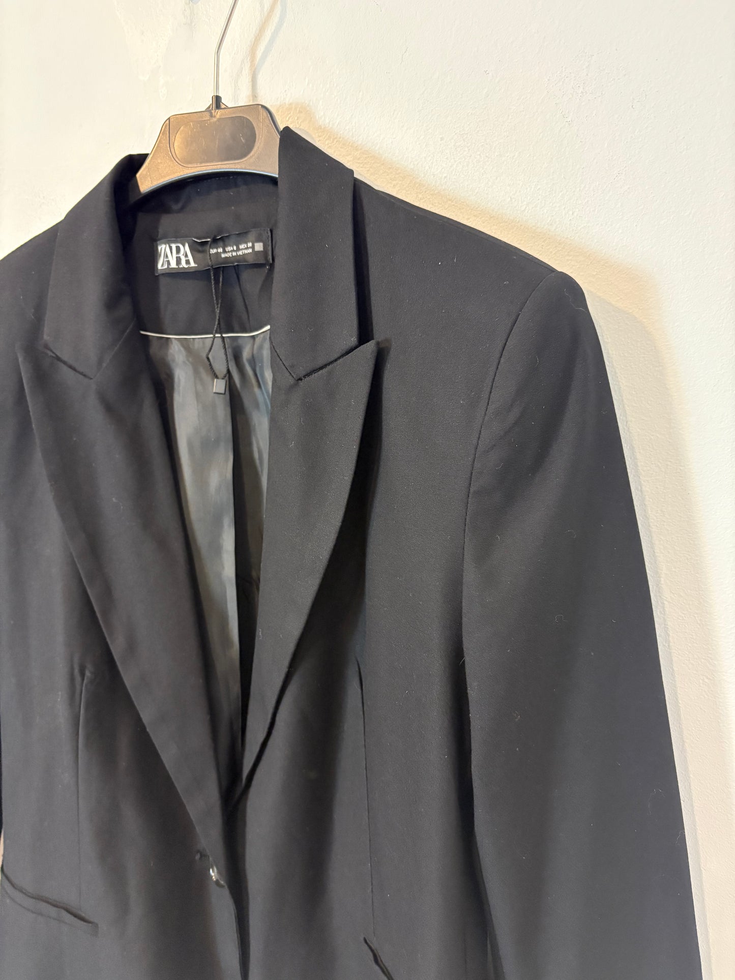 ZARA. Blazer negra fluida