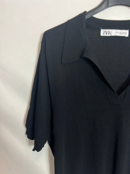 ZARA. Top punto negro estilo polo. T S