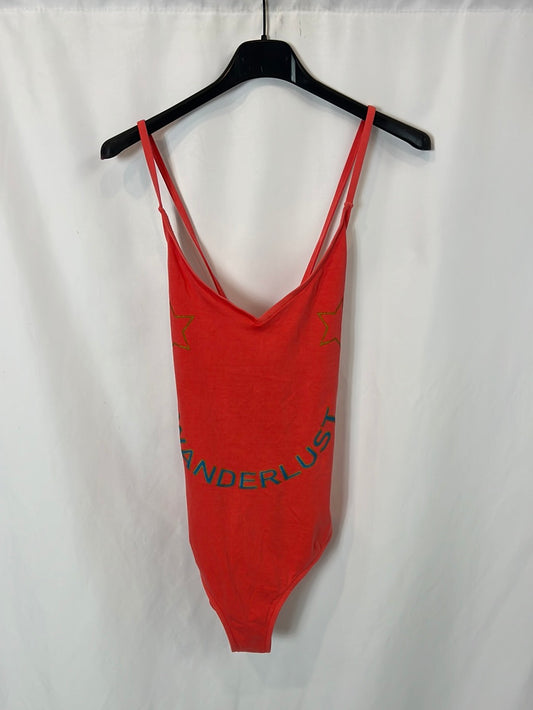 THE HIP TEE. Bañador rojo estampado. T M