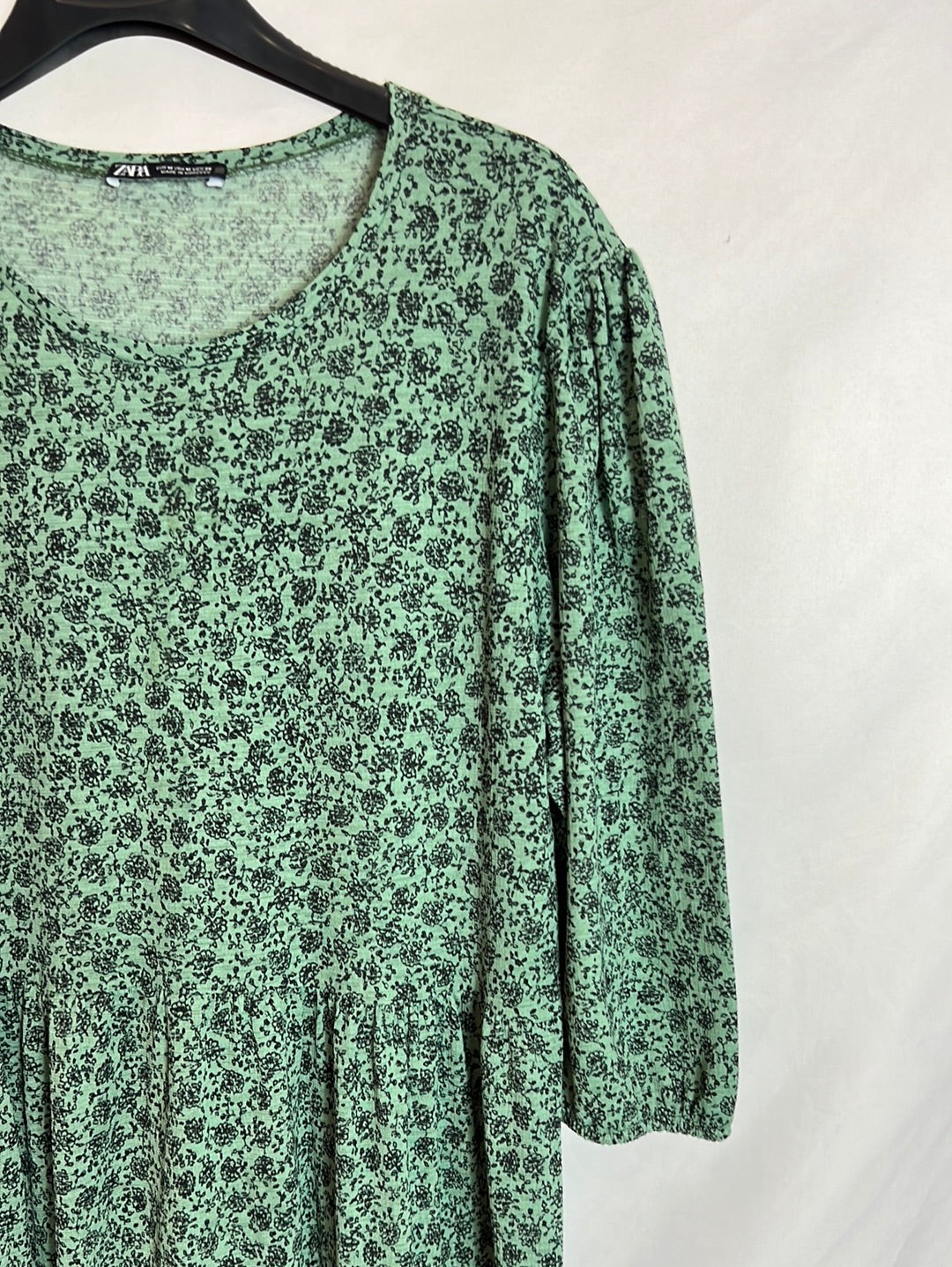 ZARA. Vestido verde estampado T. M
