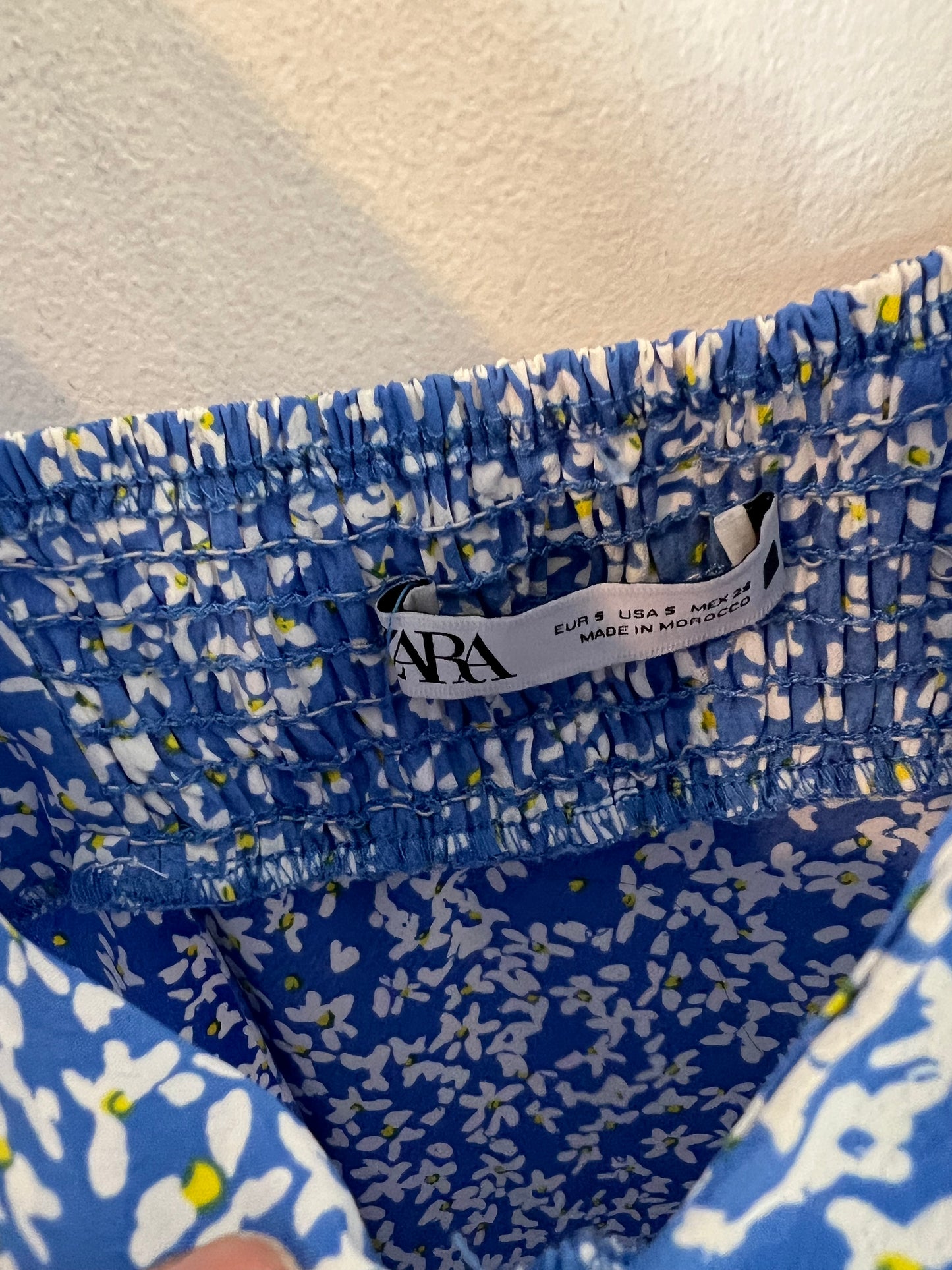 ZARA. Vestido corto flores fluido. T S