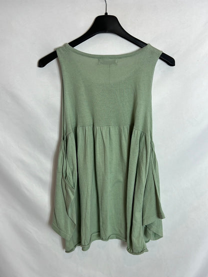 ZARA. Green knit top with asymmetrical sleeves. TS