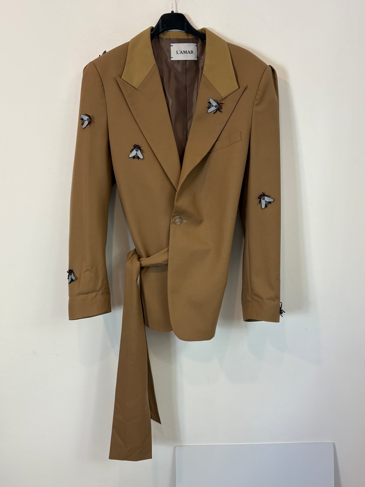 L'AMAR. Camel insect jacket suit. Size 52 (L)