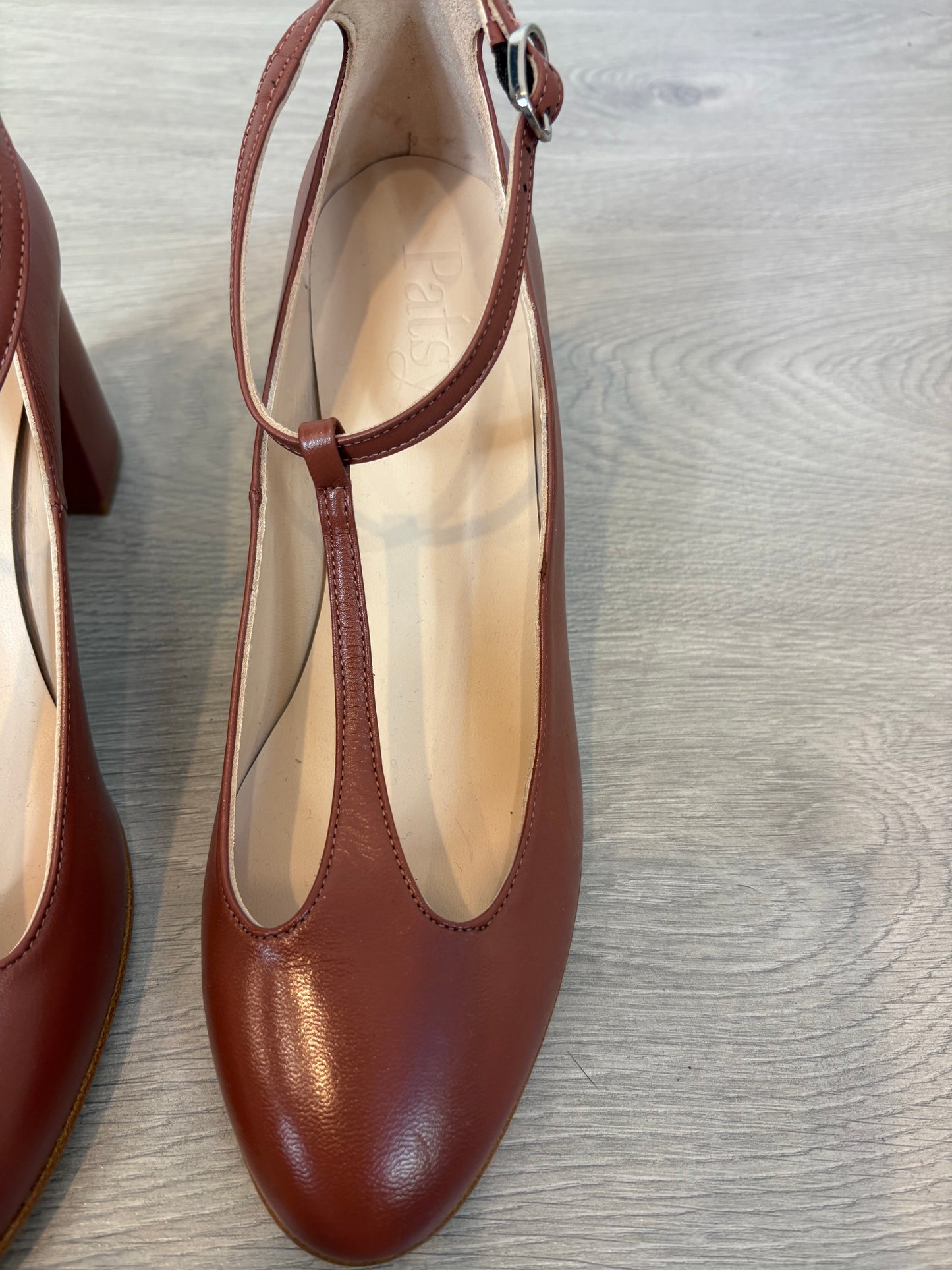 PATSY. Zapato Pía avellana. T 39