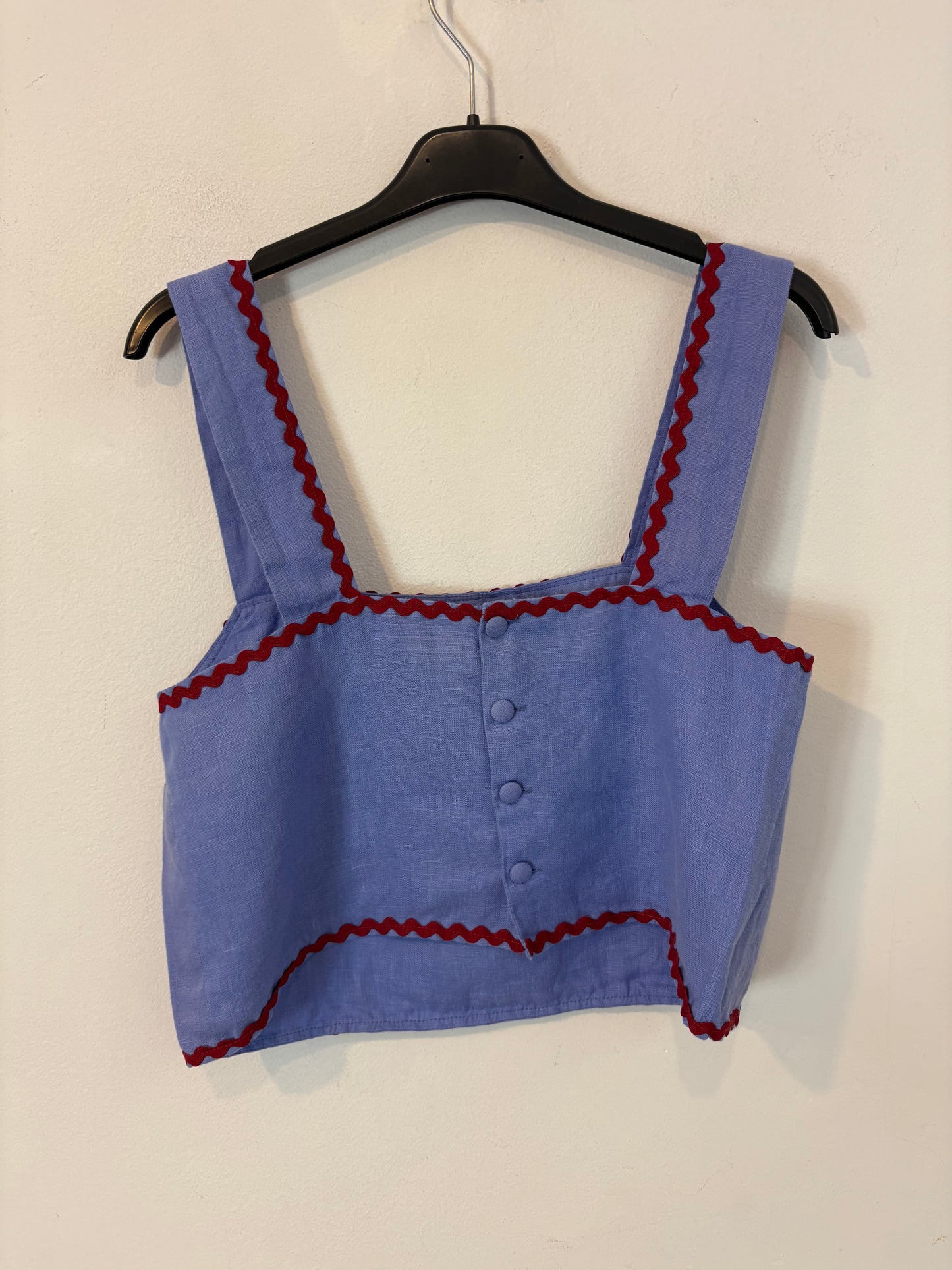 VOLANDA. Total look top y falda lino morado