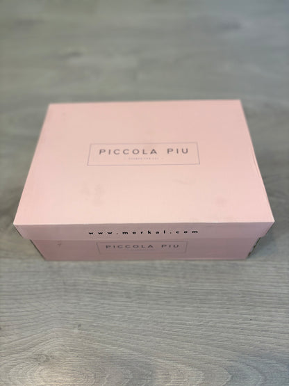 PICCOLA PIU. Zapatos burdeos tachuelas. T 40