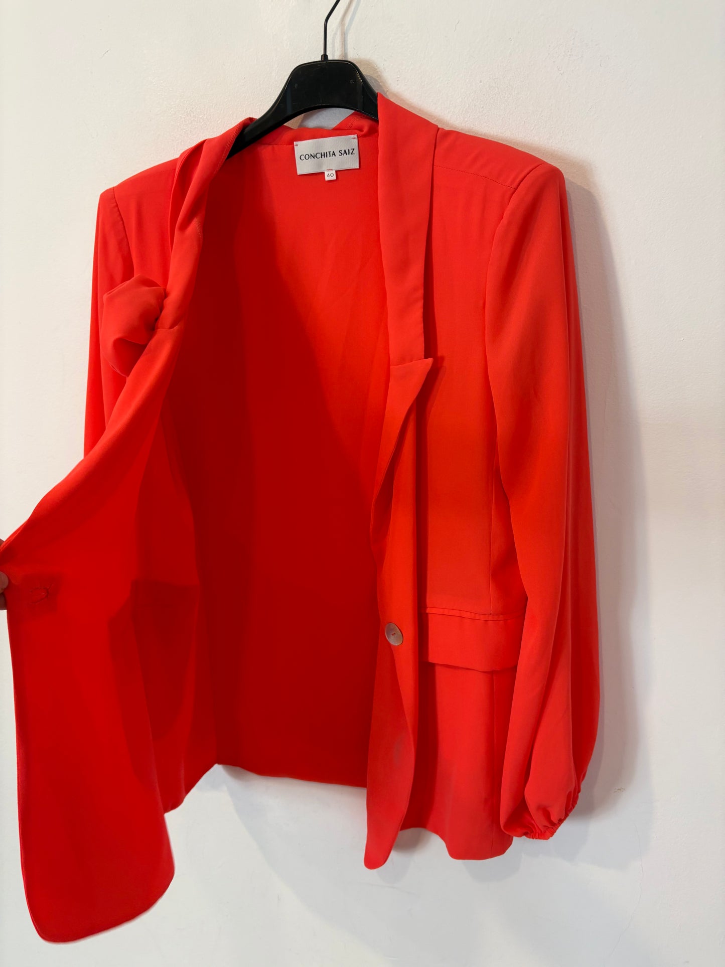 CONCHITA SAINZ. Conjunto Rojo fluido