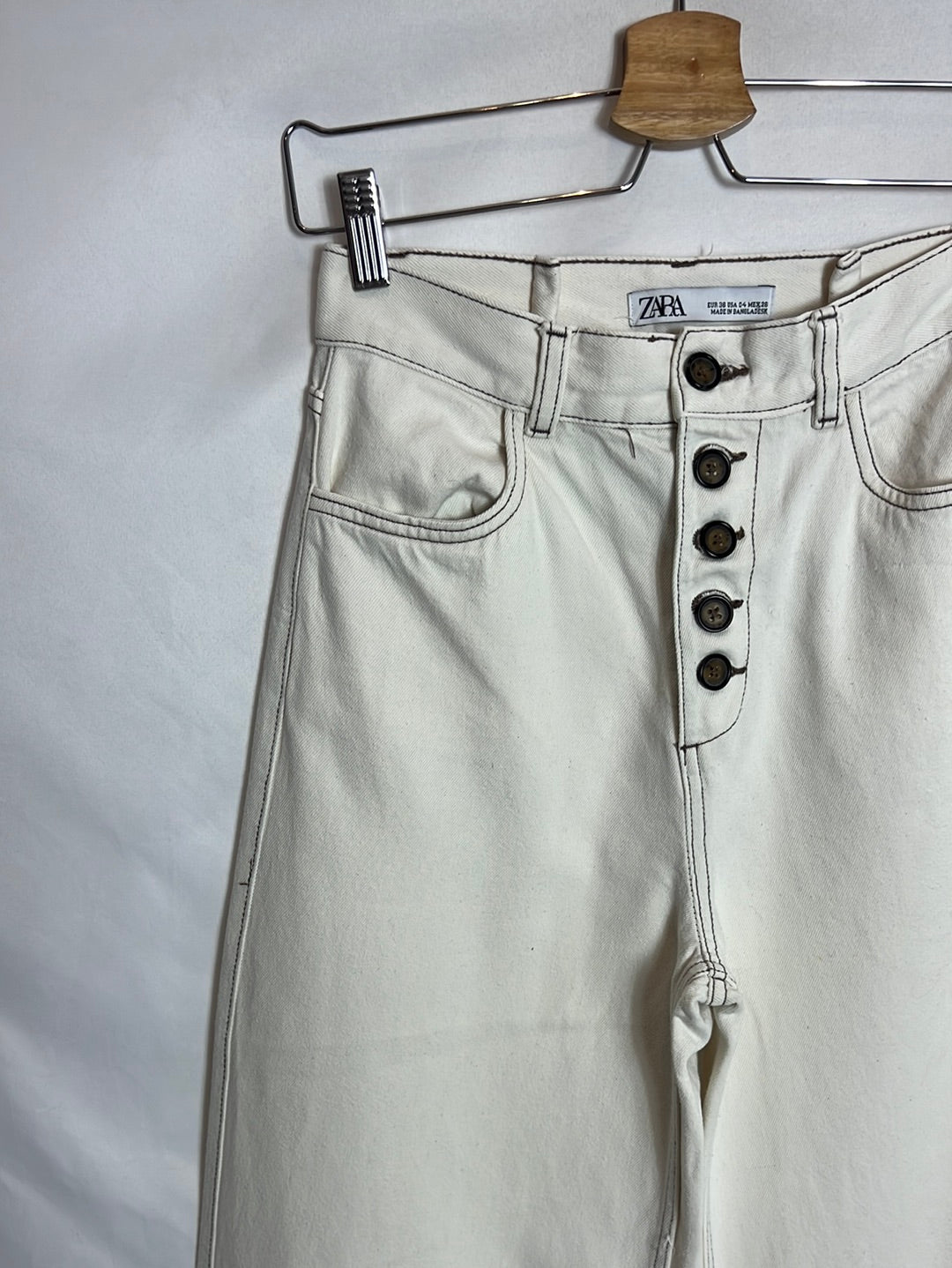 ZARA. Pantalón pata ancha botones. T 36