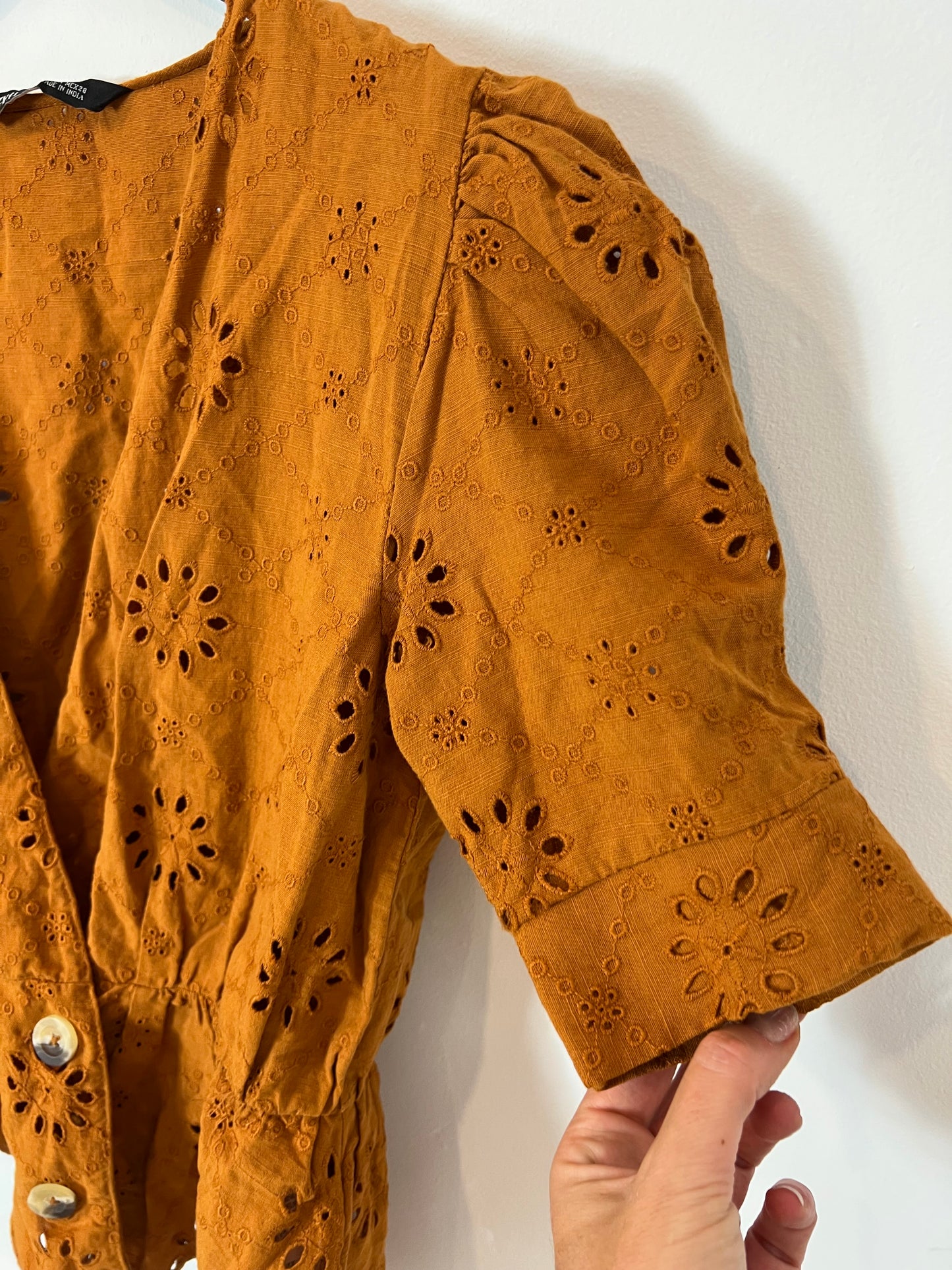 ZARA. Die-cut camel crossed blouse. TM