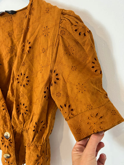 ZARA. Die-cut camel crossed blouse. TM