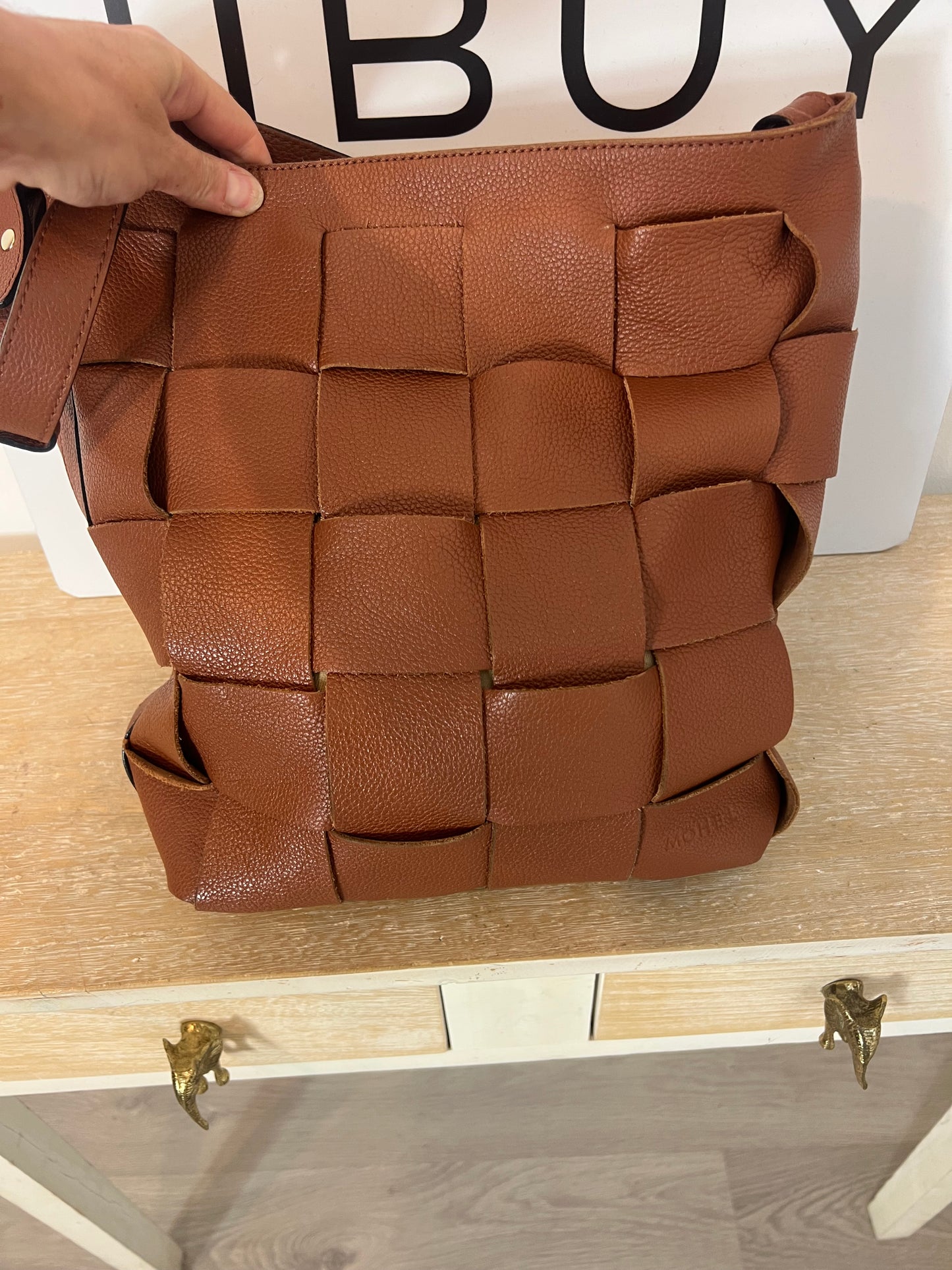 MOHEL. Bolso piel trenzada