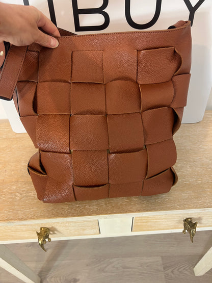 MOHEL. Bolso piel trenzada