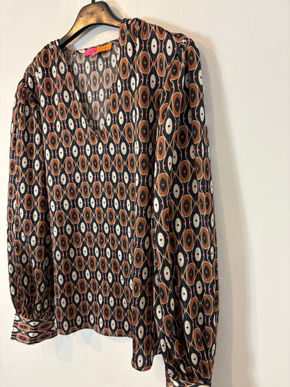 VILAGALLO. Total look fluido estampado geométrico