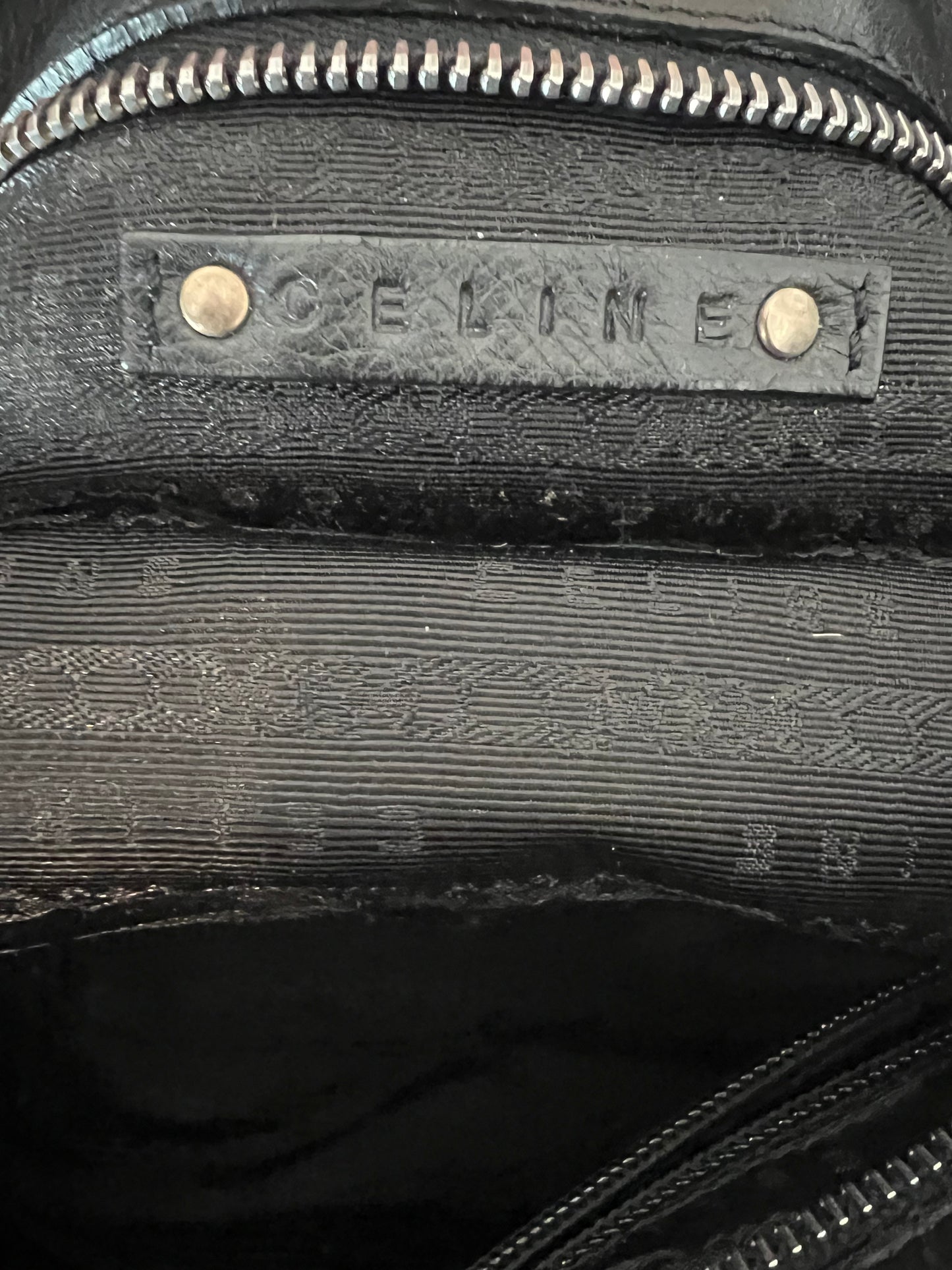 CELINE. Bolso negro piel mediano