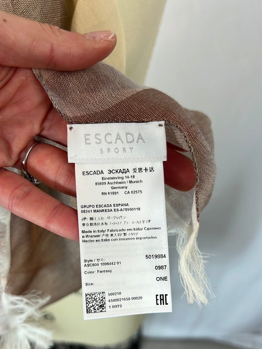 ESCADA. Beige printed scarf