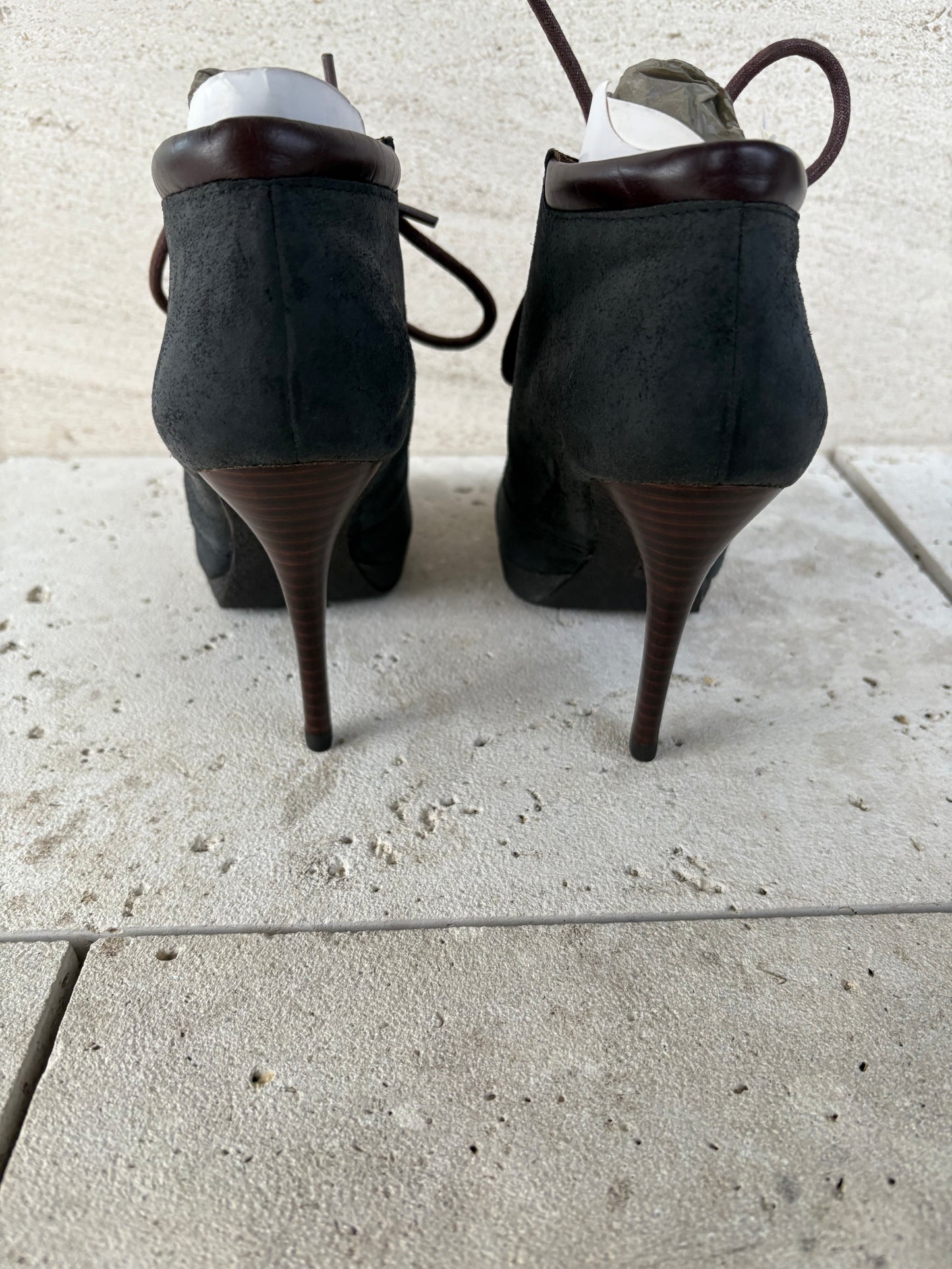 UTERQÜE. Botines piel cordones. T 37