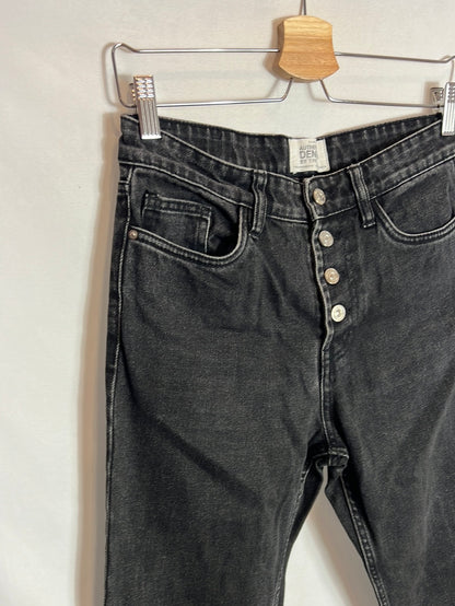 ZARA. Black buttoned denim. T 36