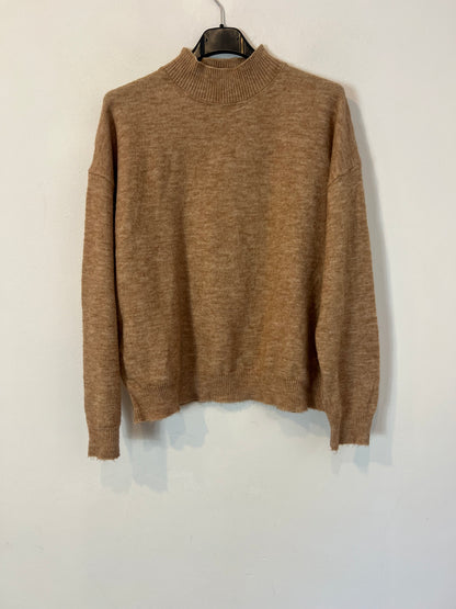 OTRAS. Jersey camel cuello Perkins