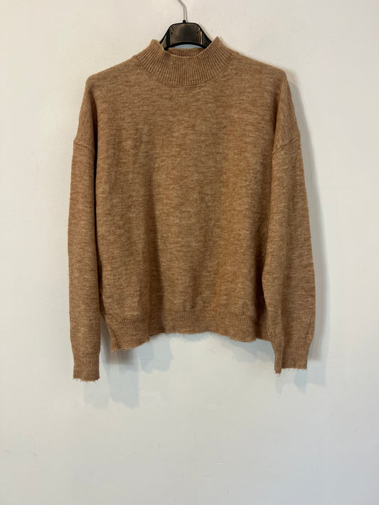 OTRAS. Jersey camel cuello Perkins