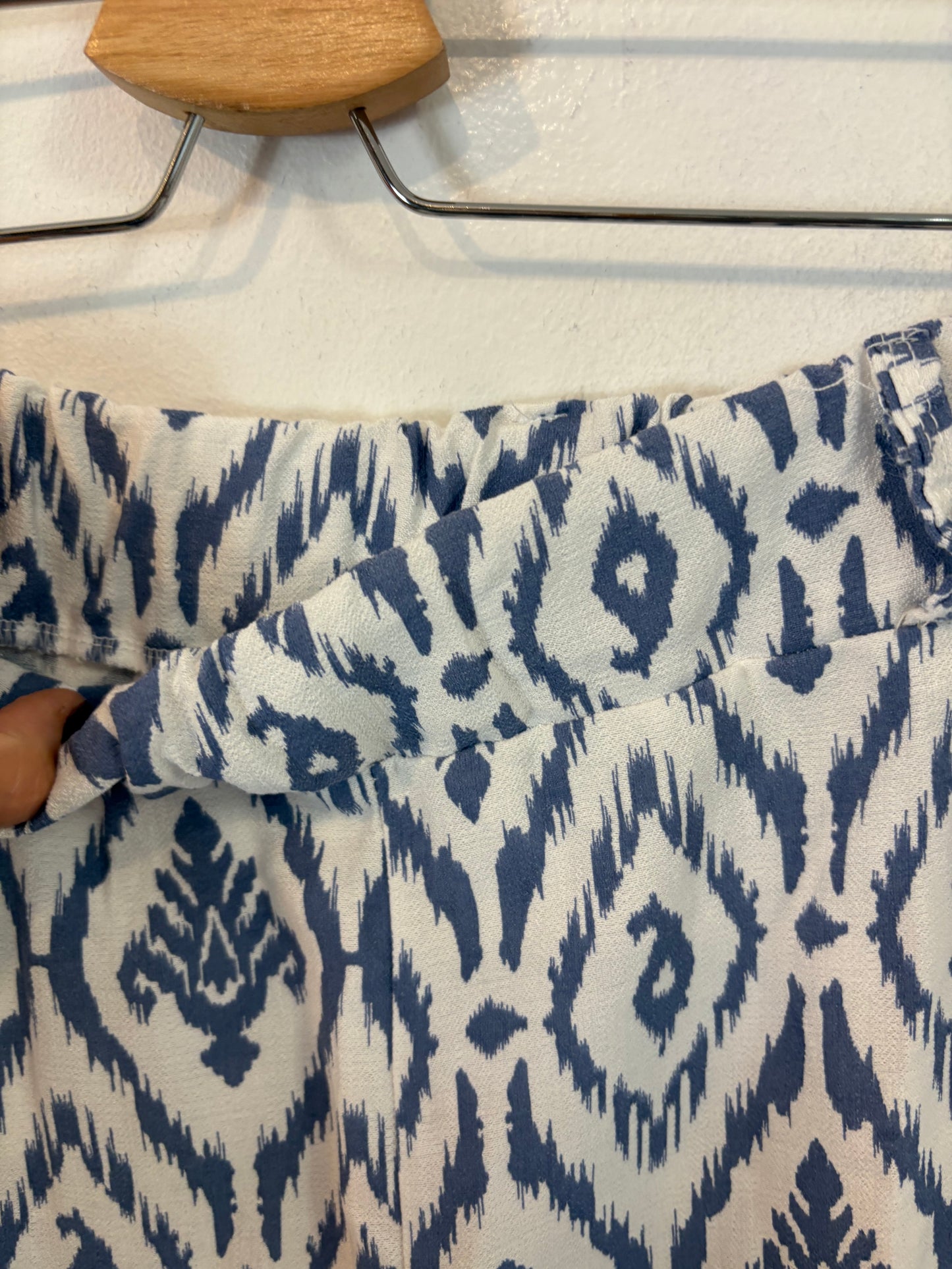 OTRAS. Falda larga fluida estampado azules. T M