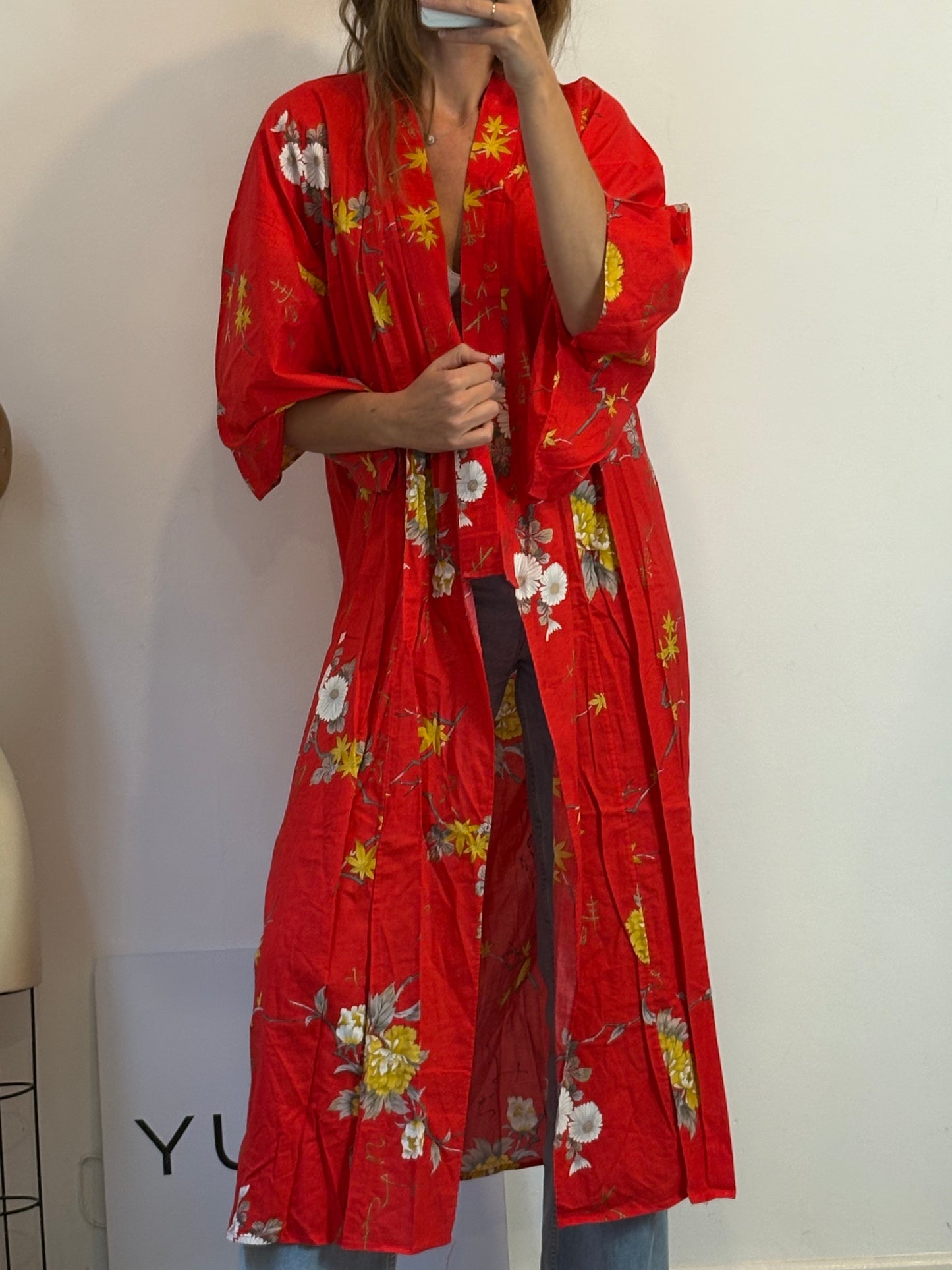 Kimono japonés rojo estampado