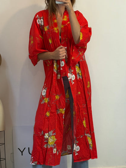 Kimono japonés rojo estampado