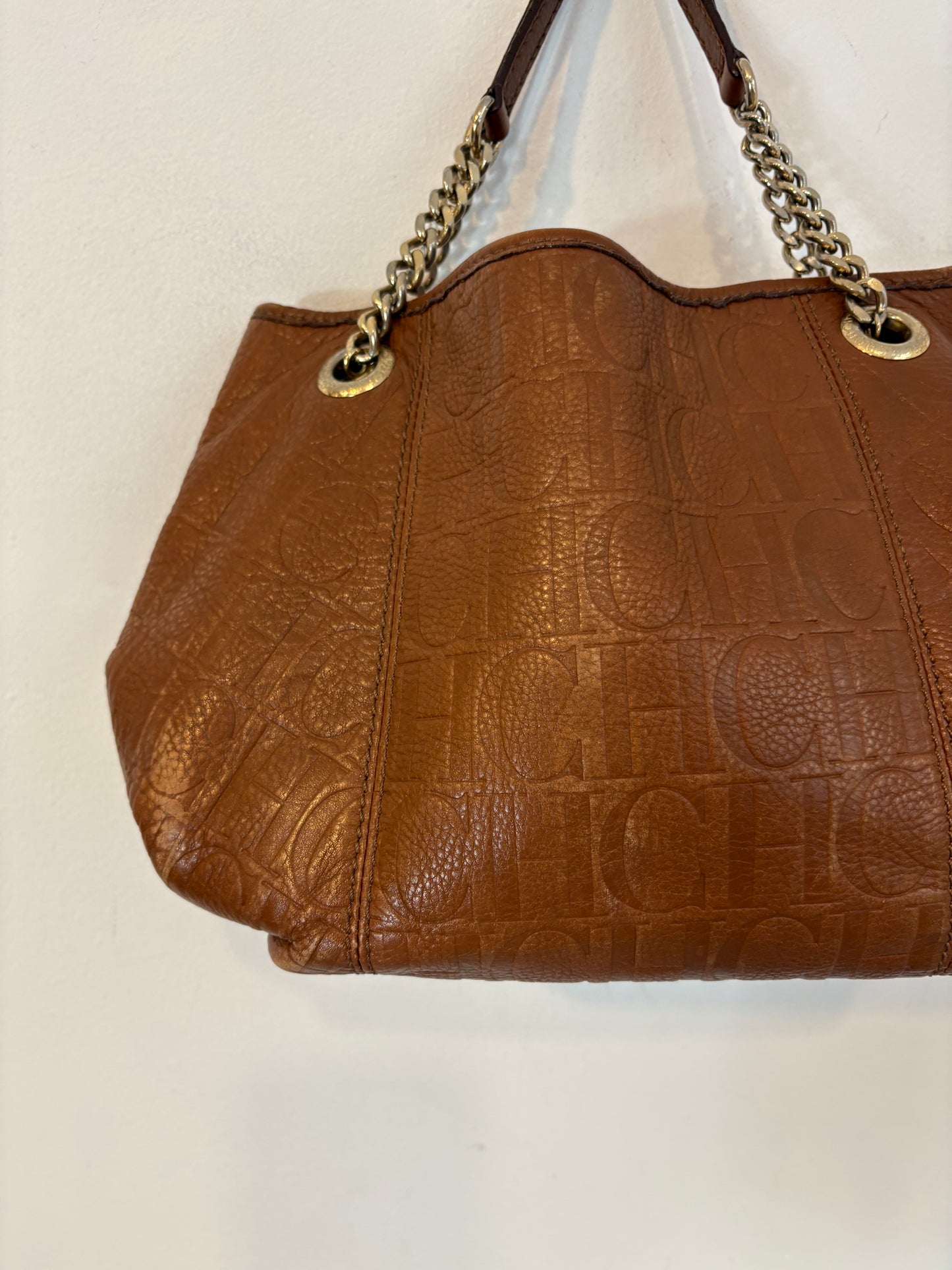 CAROLINA HERRERA. Bolso de hombro asa cadena