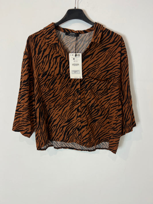 BERSHKA. Blusa corta cebra T.xs