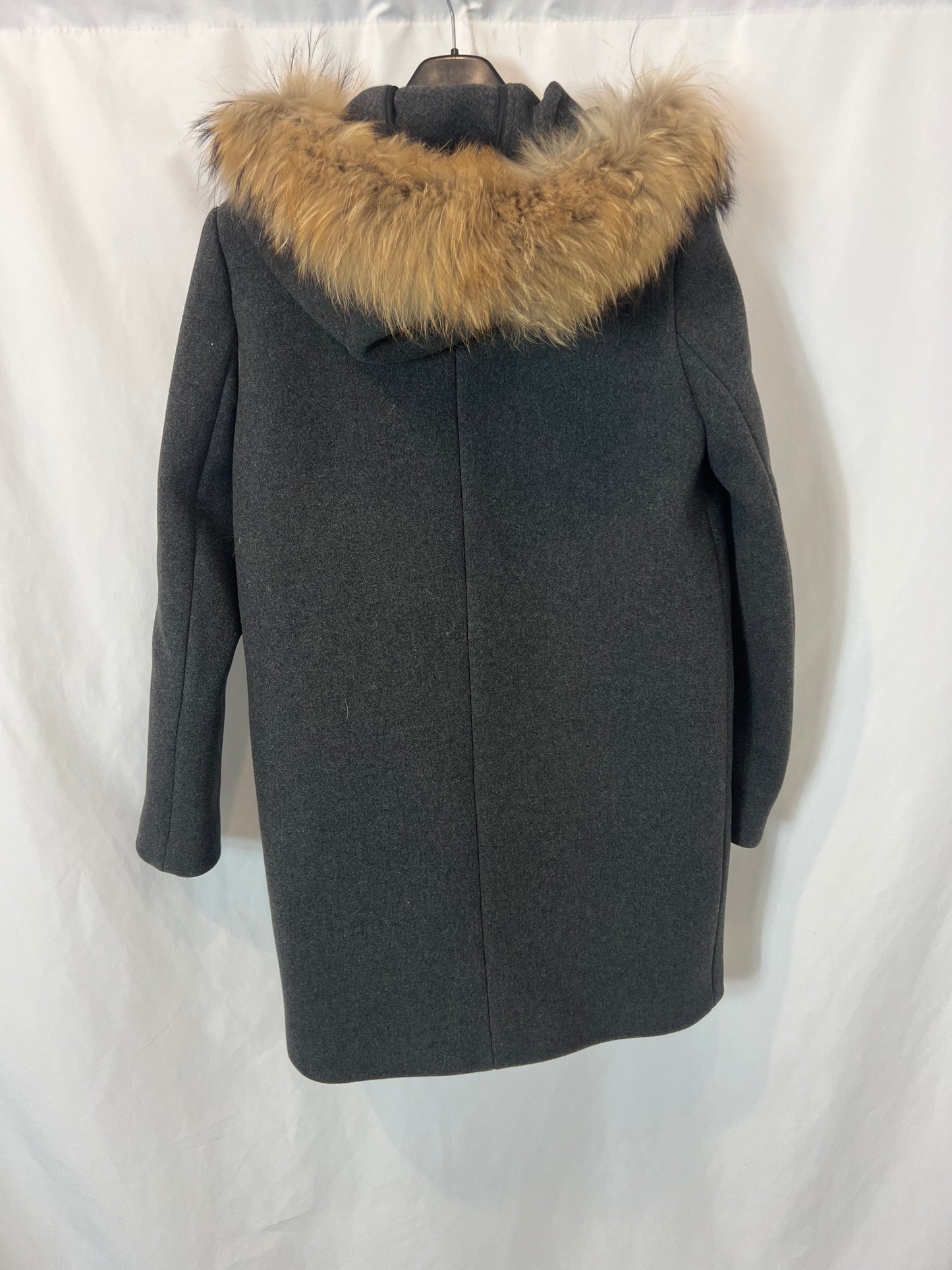 SANDRO. Trenca gris con pelo en capucha T.38