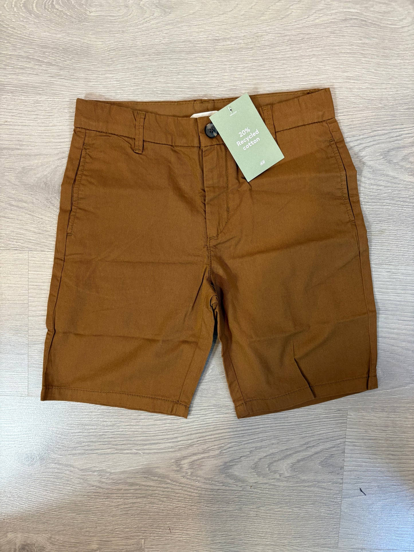 H&M. Pantalón corto marrón. T 8-9 años