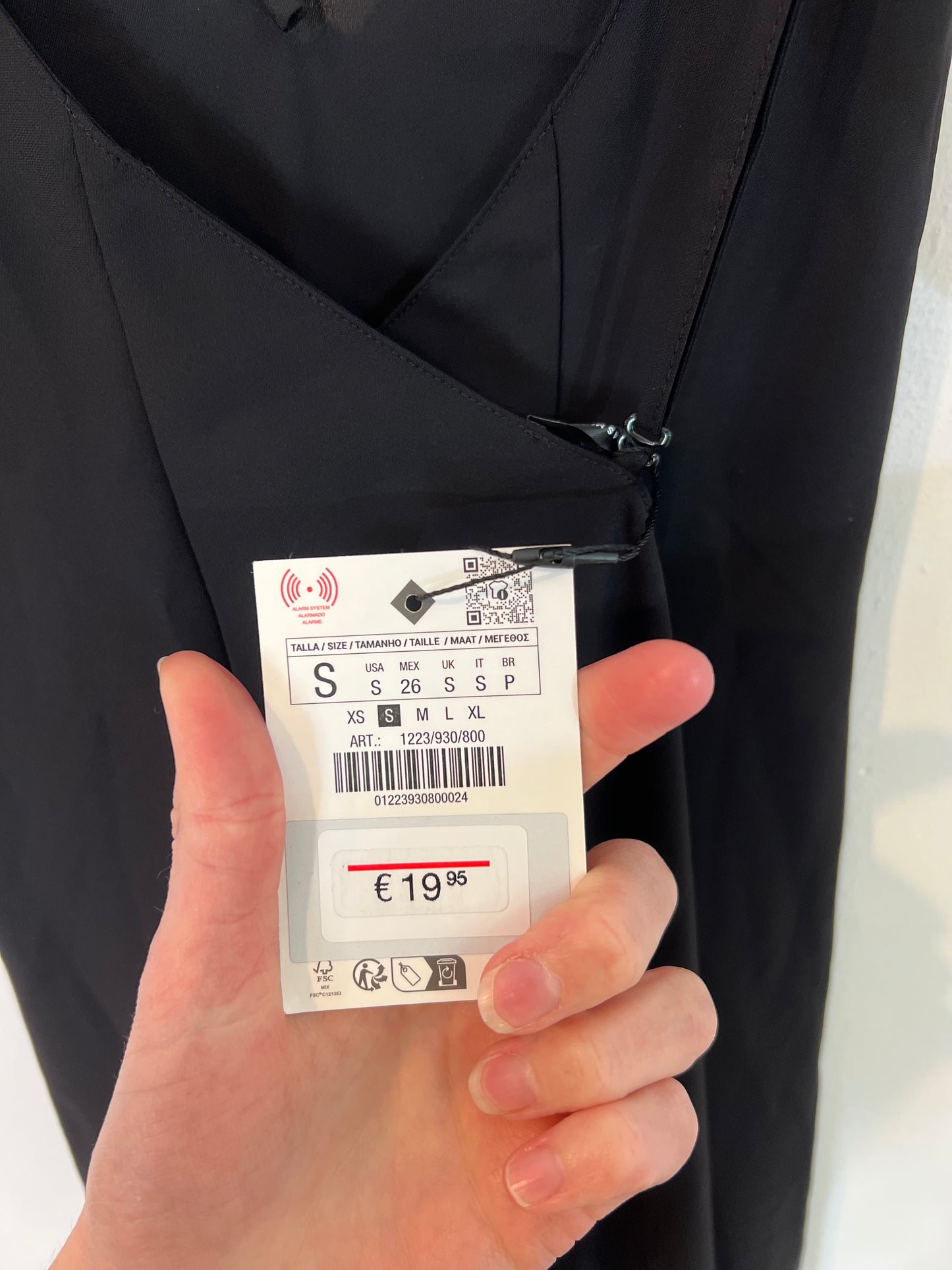 ZARA. Vestido lencero negro T.s