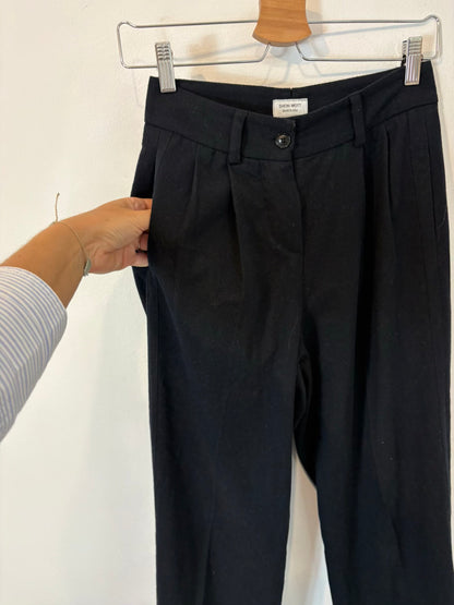 SHON MOTT. Pantalón negro franela