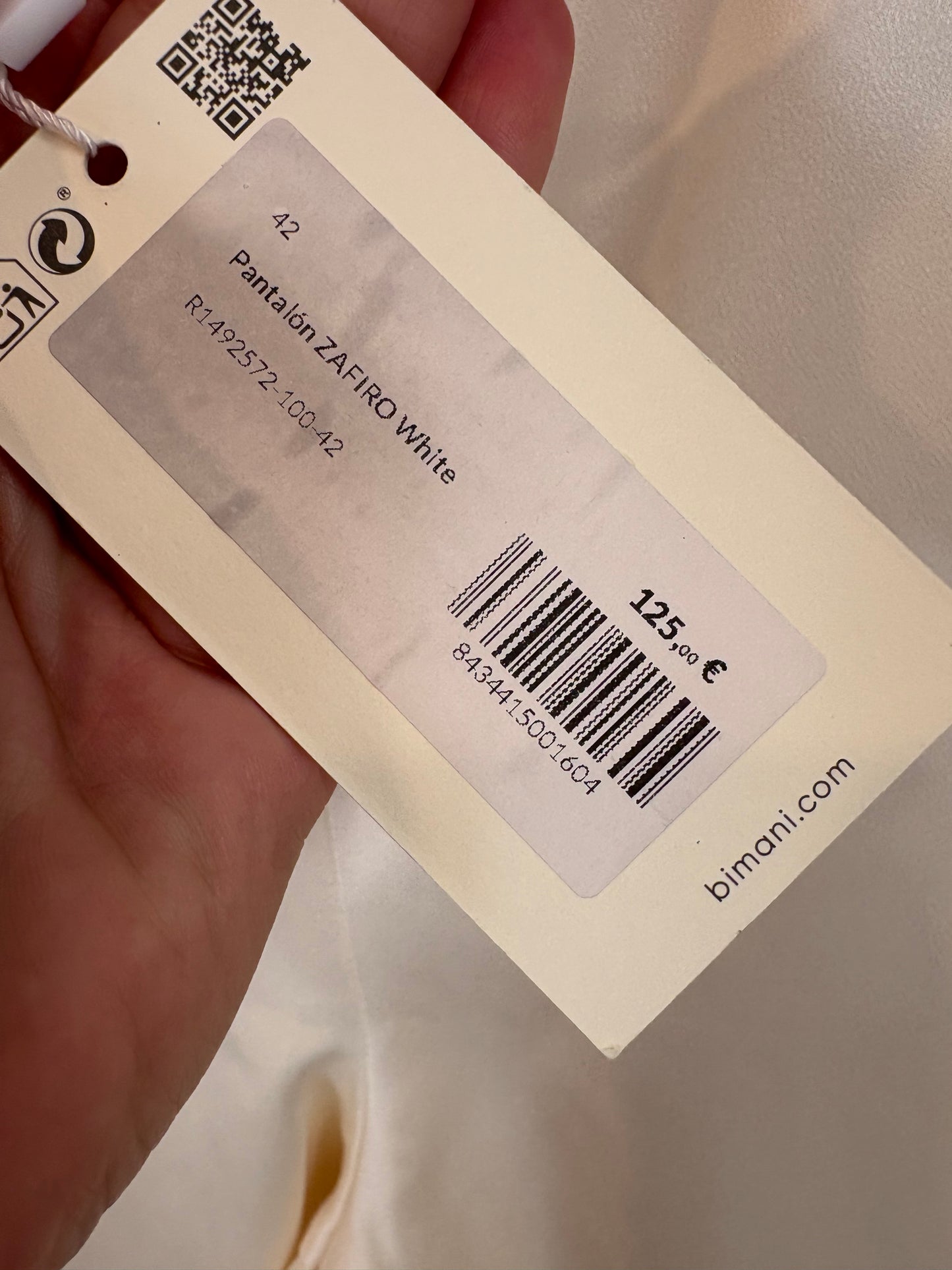 BIMANI. Traje de chaqueta marfil satinado