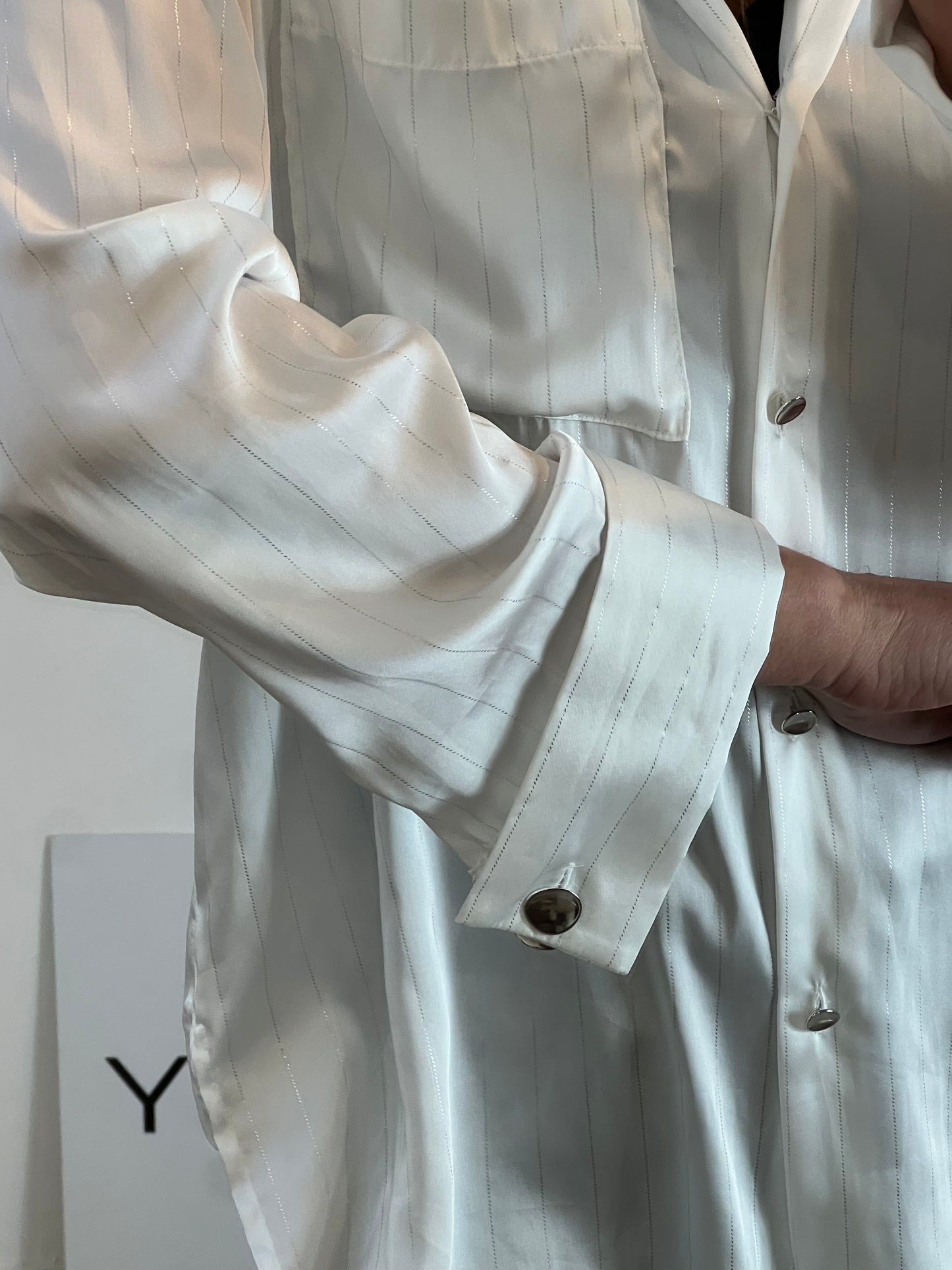 ZARA. White satin blouse with silver details. TL