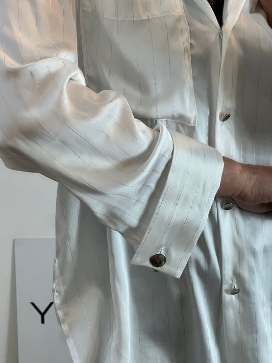 ZARA. White satin blouse with silver details. TL