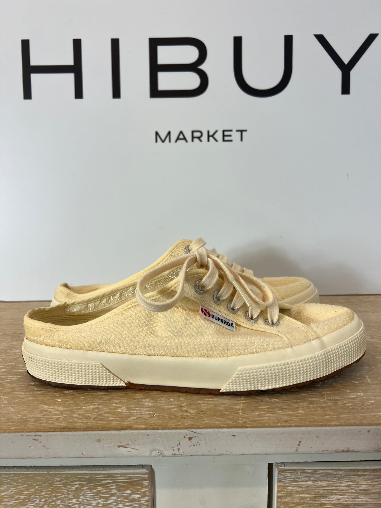 SUPERGA x ALEXACHANG. Zapatillas beige textura detalle talón. T 38