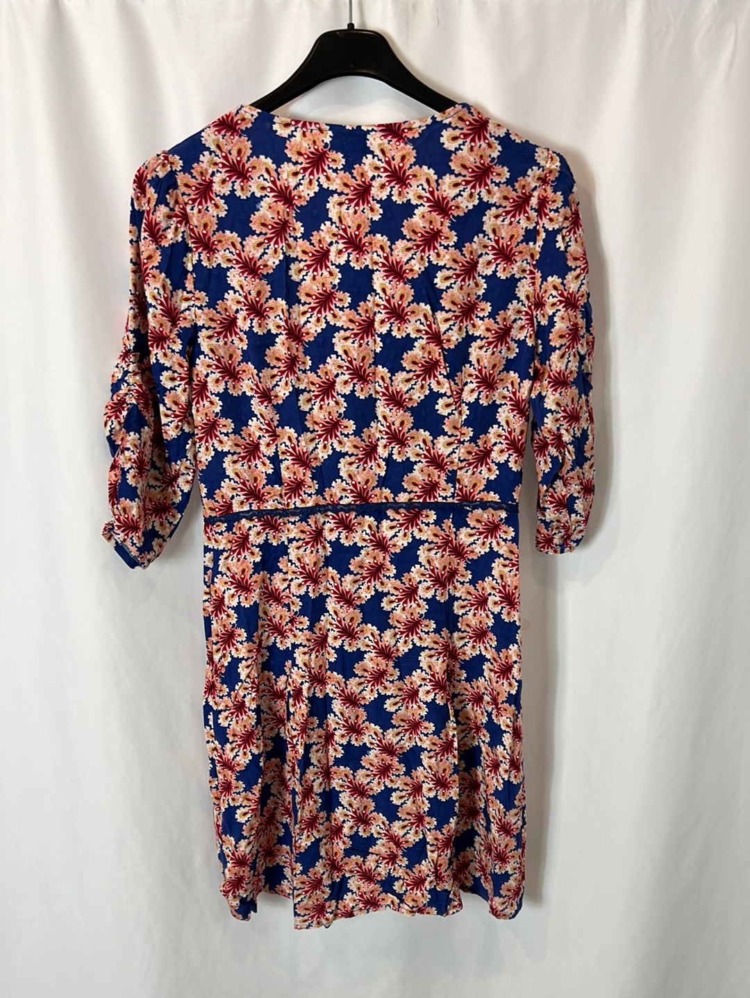 VILA. Vestido corto flores T.38