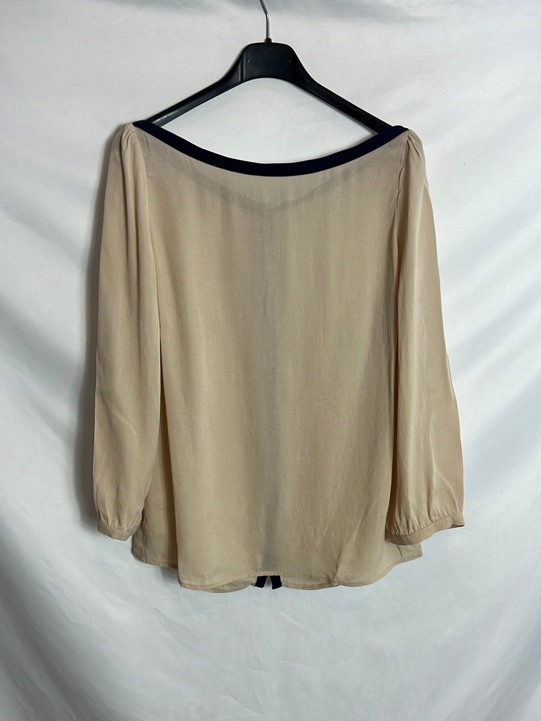 MASSIMO DUTTI. Blusa seda beige semitransparente . T 42
