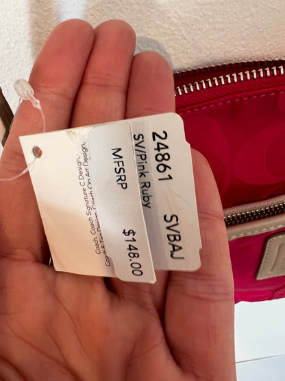 COACH. Bolso fucsia detalles en piel