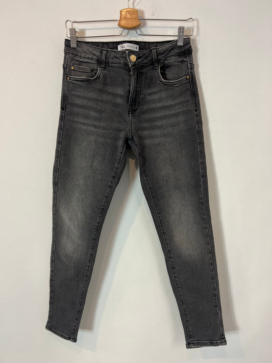 ZARA. Little gray pants T.38