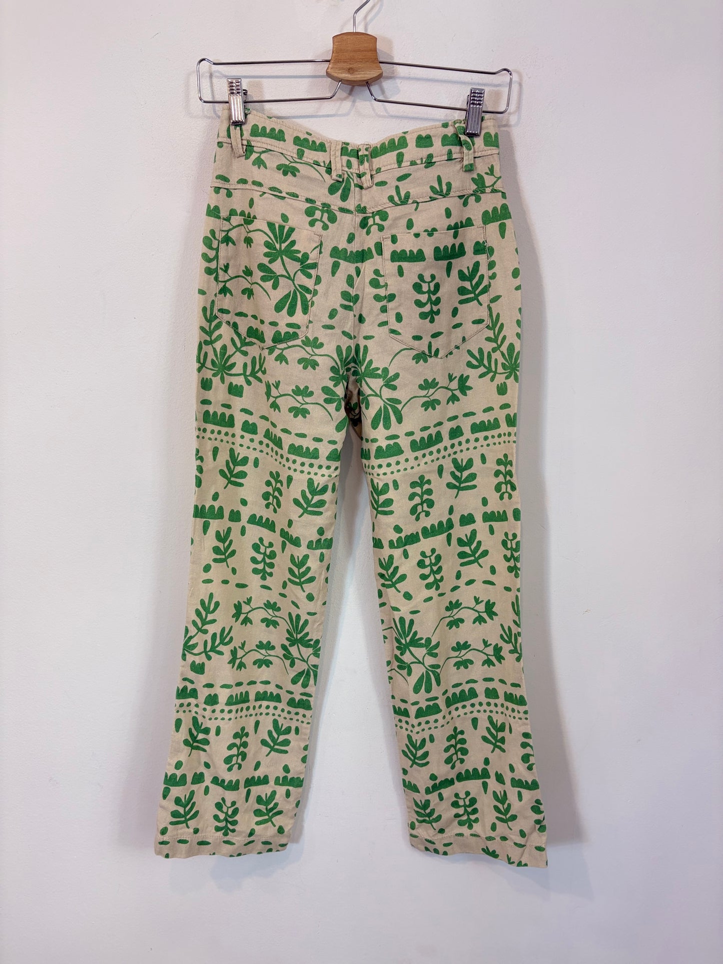 ZARA. Pantalón estampado con lino