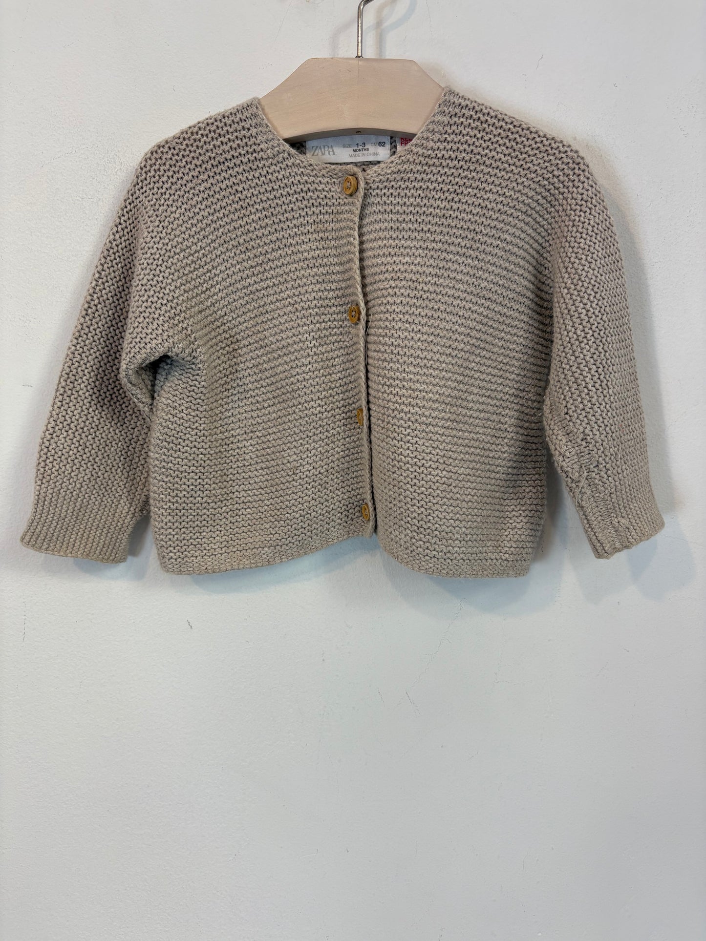 UNIT. Rebeca beige claro. T 1-3 meses