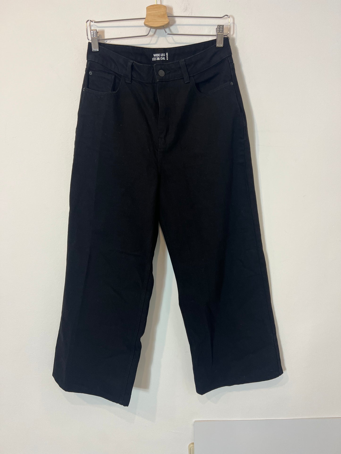 KIABI. Pantalón negro denim  T.38