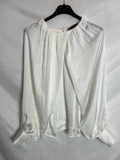 ZARA. Blusa blanca textura detalle mangas. T M