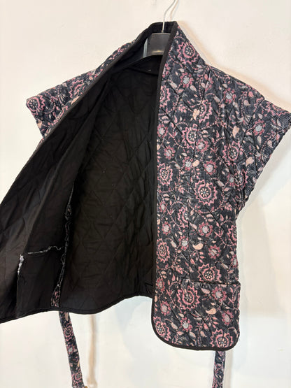 OTRAS. Chaleco azul textura flores